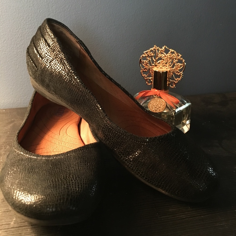 Indigo by Clarks Black Flats